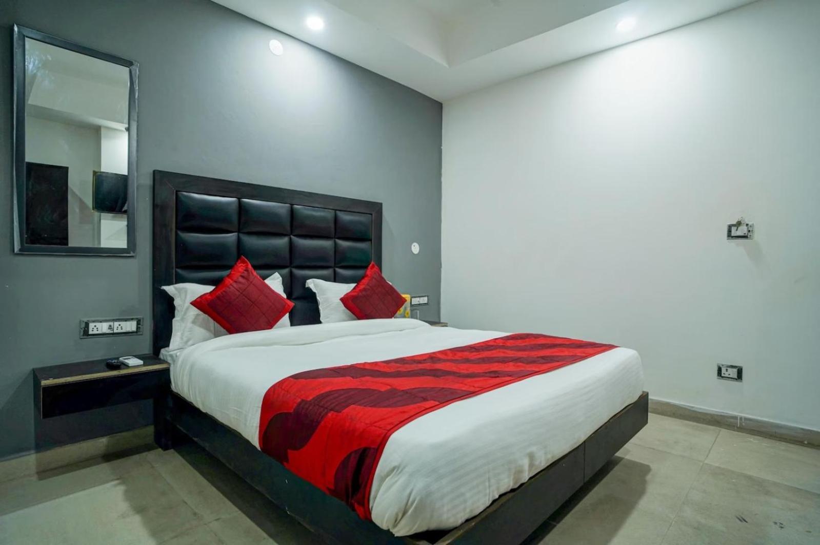 A1rooms By Family * New Delhi
